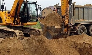 Выкопать яму экскаватором в Железногорске от 918 руб. - 2Землекопа-Жлр 